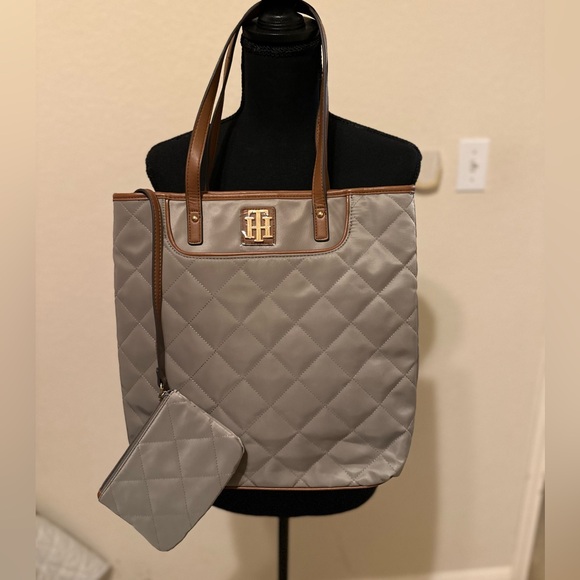 Tommy Hilfiger Quilted Nylon Tote Bag With Pouch Taupe With Faux Leather Trim - Picture 2 of 7
